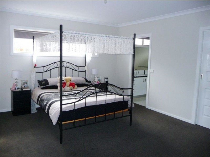 2 Isabella Court, Drouin VIC 3818