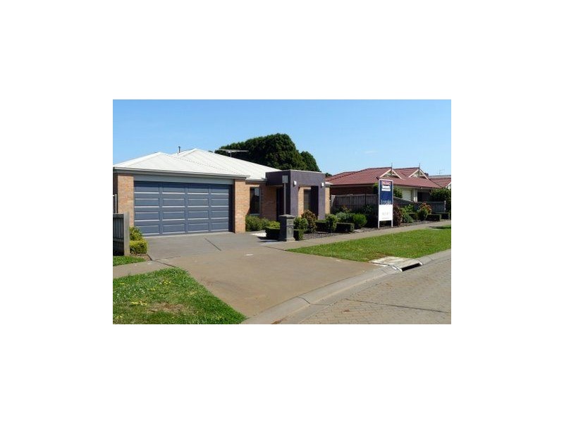 6 Lyndhurst Square, Drouin VIC 3818