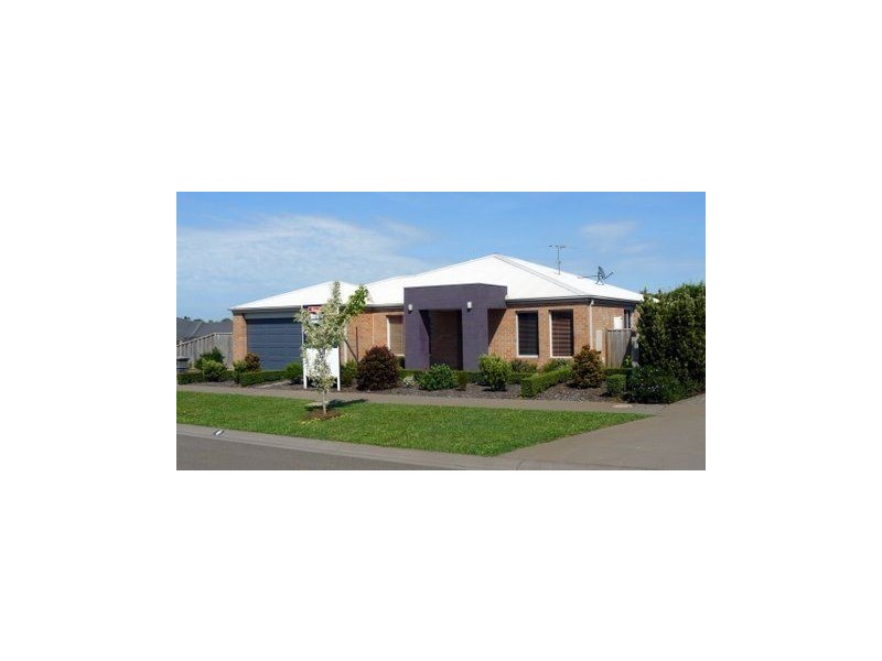 6 Lyndhurst Square, Drouin VIC 3818