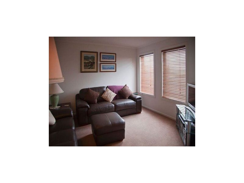 6 Lyndhurst Square, Drouin VIC 3818