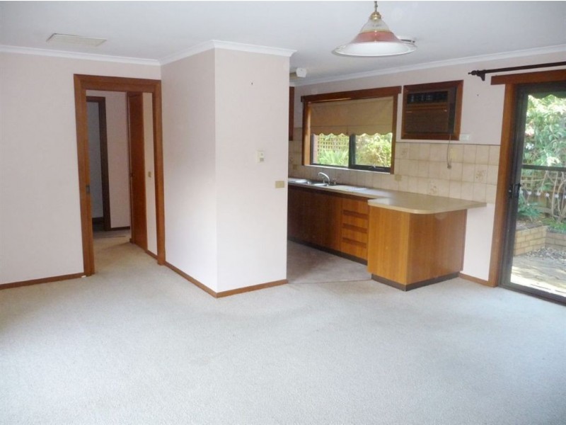 2/12 Young Street, Drouin VIC 3818