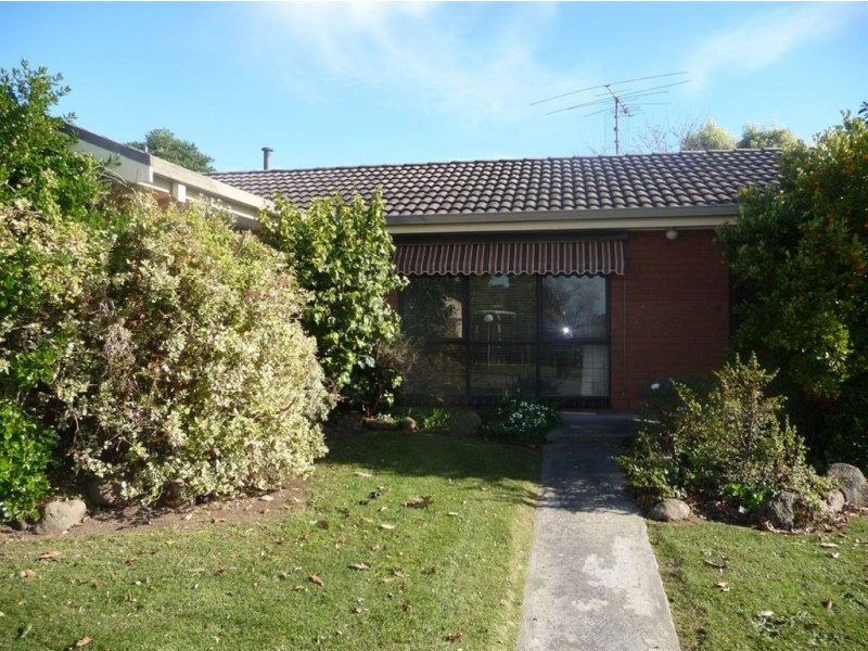 2/12 Young Street, Drouin VIC 3818