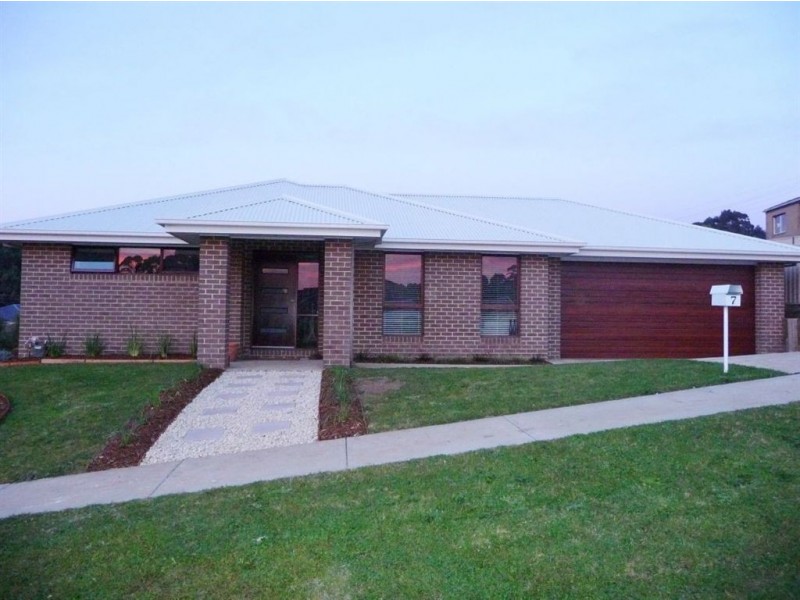 7 Crystal Court, Drouin VIC 3818