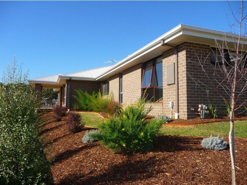 7 Crystal Court, Drouin VIC 3818