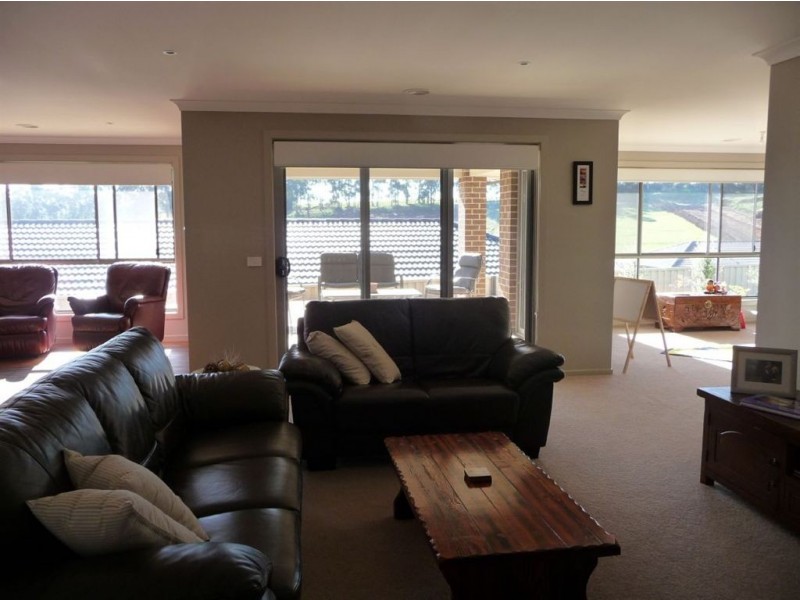 7 Crystal Court, Drouin VIC 3818