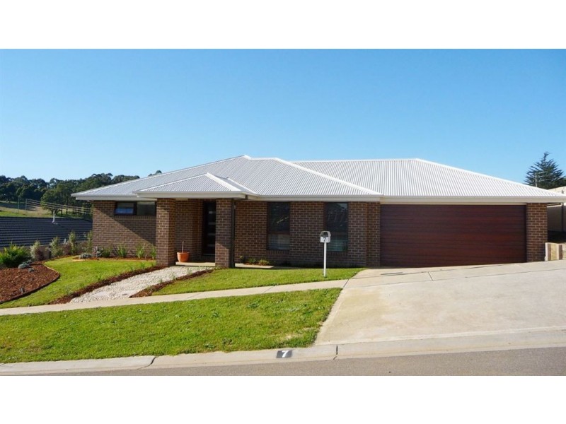 7 Crystal Court, Drouin VIC 3818