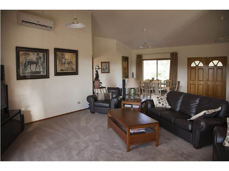 18 Greenland Drive, Drouin VIC 3818