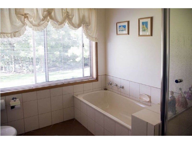 18 Greenland Drive, Drouin VIC 3818