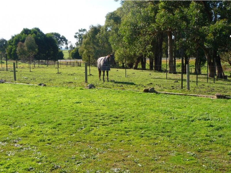 14 Robinhood Way, Drouin VIC 3818