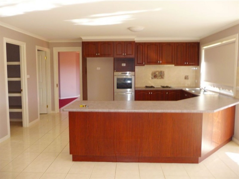 14 Robinhood Way, Drouin VIC 3818