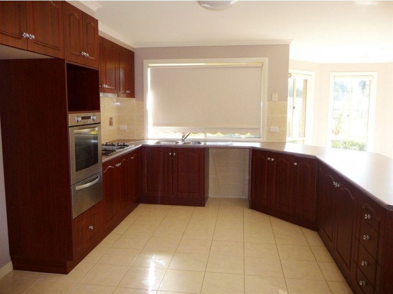 14 Robinhood Way, Drouin VIC 3818