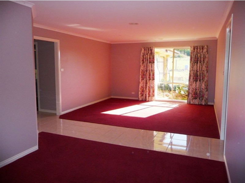 14 Robinhood Way, Drouin VIC 3818