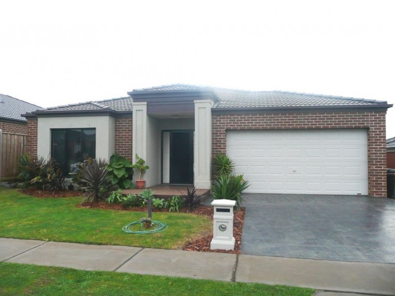 17 Lyndhurst Square, Drouin VIC 3818