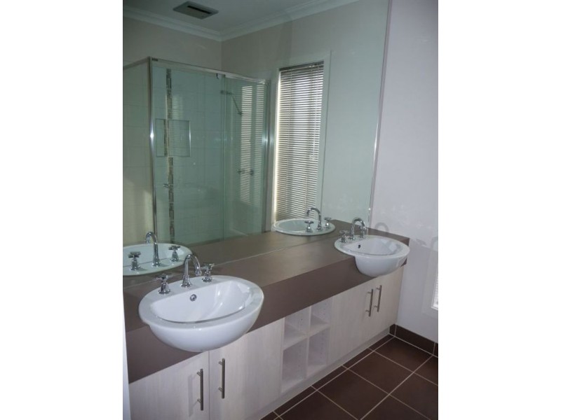 26 Palm Sqaure, Drouin VIC 3818