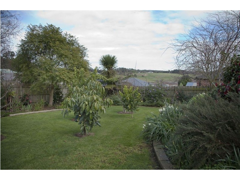 23 Hatfield Drive, Drouin VIC 3818