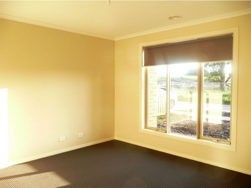 12 Clifford Drive, Drouin VIC 3818