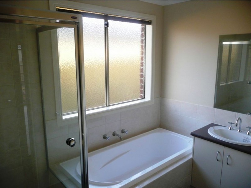 12 Clifford Drive, Drouin VIC 3818