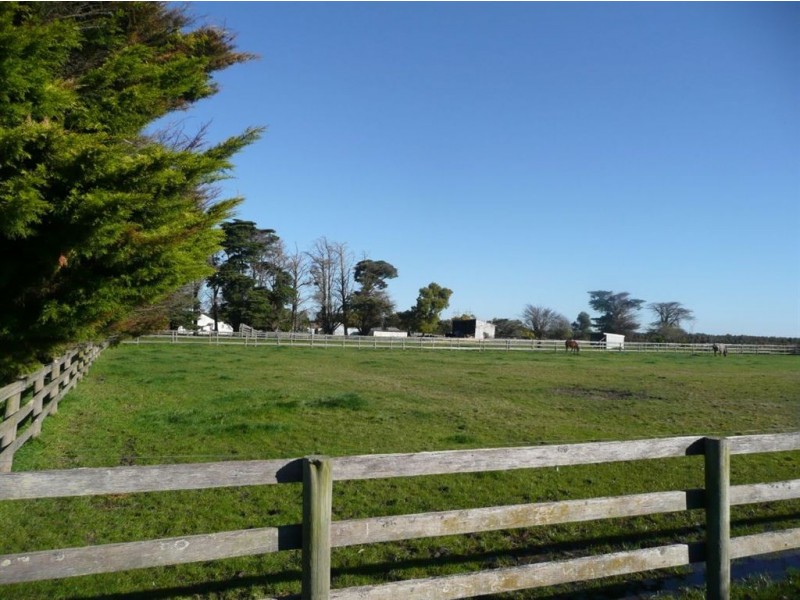 260 Fourteen Mile Road, Garfield VIC 3814