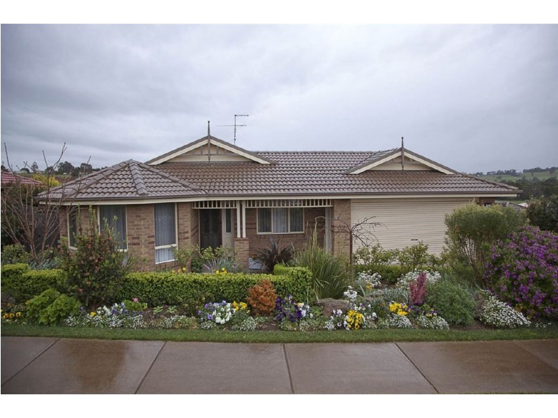 65 Walker Drive, Drouin VIC 3818