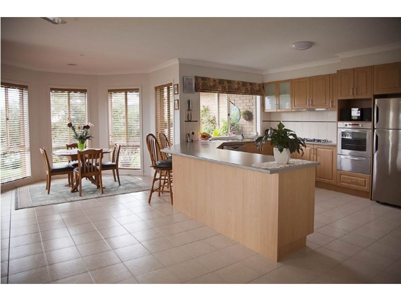 65 Walker Drive, Drouin VIC 3818