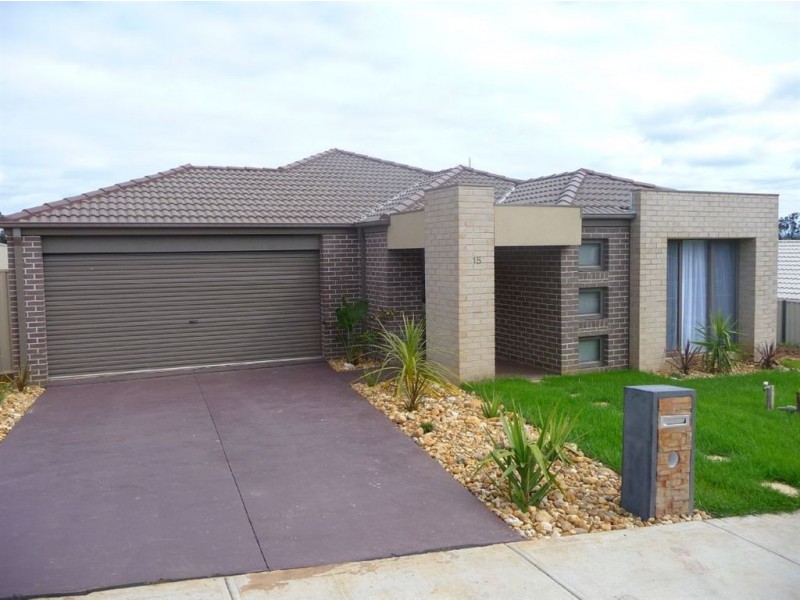 15 Mineral Court, Drouin VIC 3818