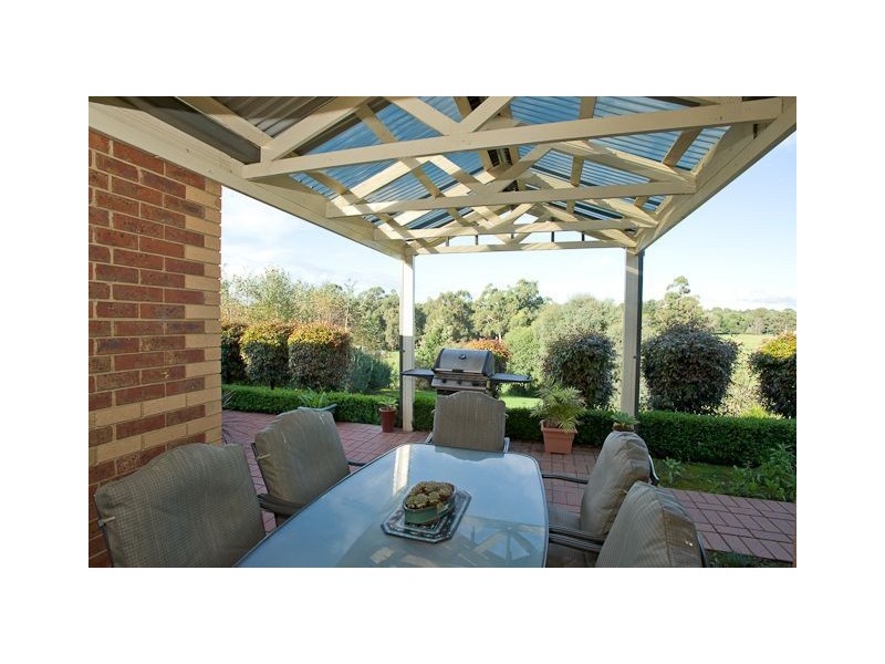 15 Millenium Court, Drouin VIC 3818