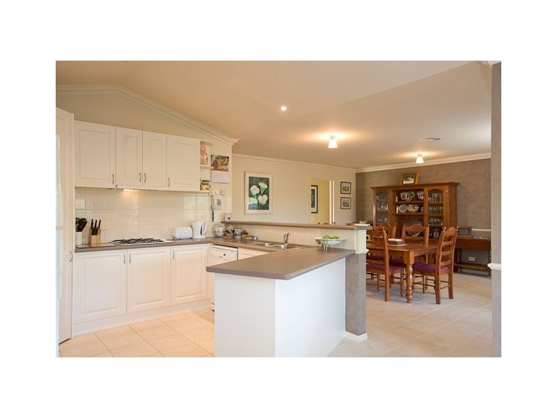 15 Millenium Court, Drouin VIC 3818