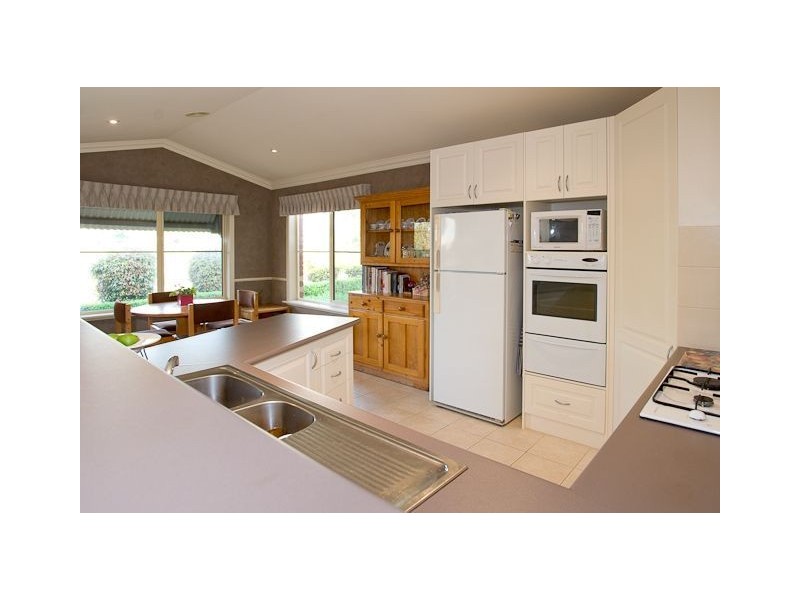 15 Millenium Court, Drouin VIC 3818