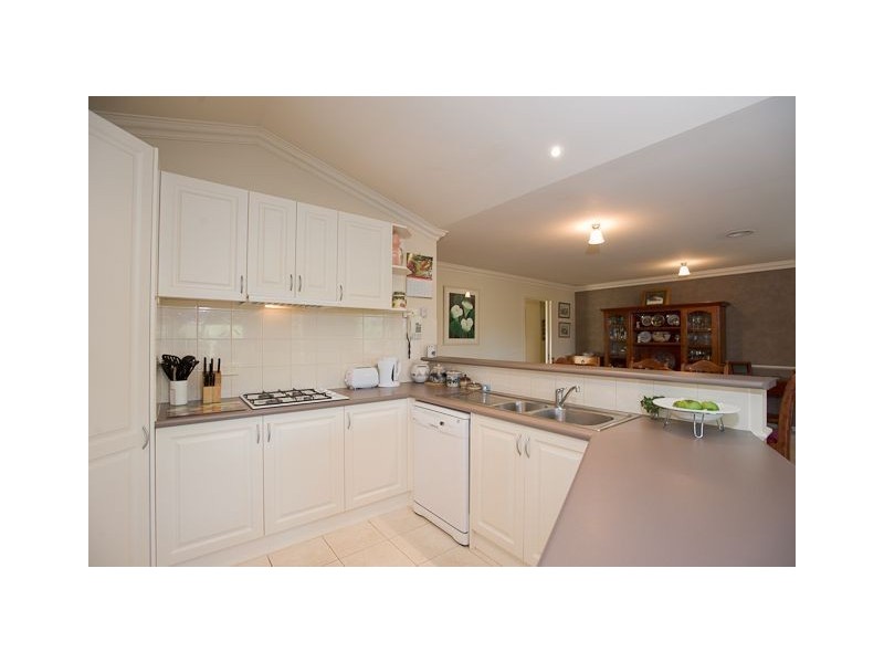 15 Millenium Court, Drouin VIC 3818