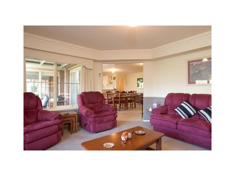 15 Millenium Court, Drouin VIC 3818