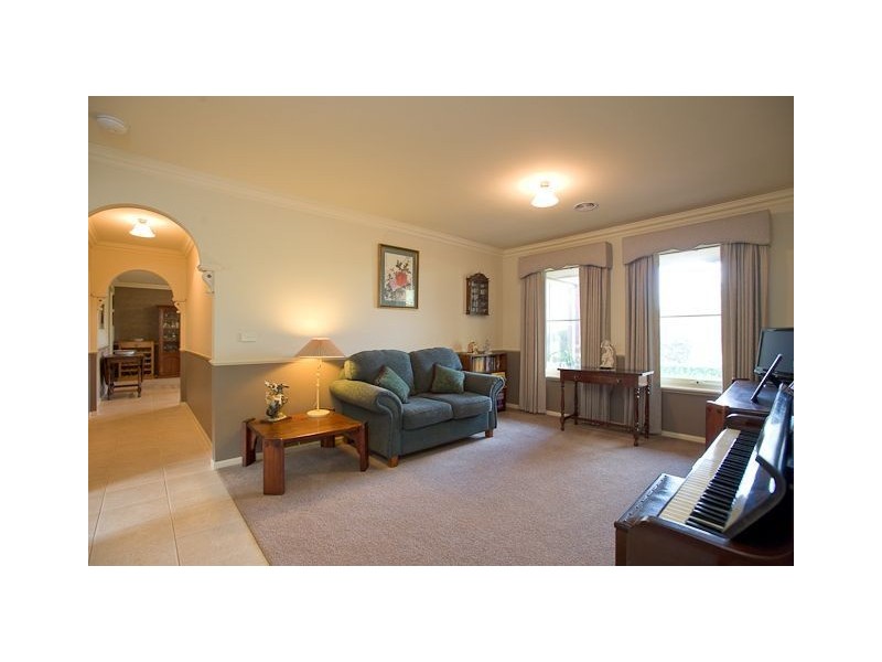 15 Millenium Court, Drouin VIC 3818