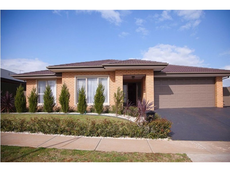 7 Mayfair Drive, Drouin VIC 3818