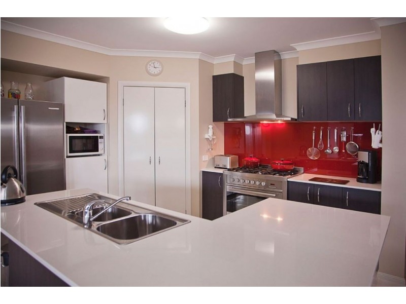 7 Mayfair Drive, Drouin VIC 3818