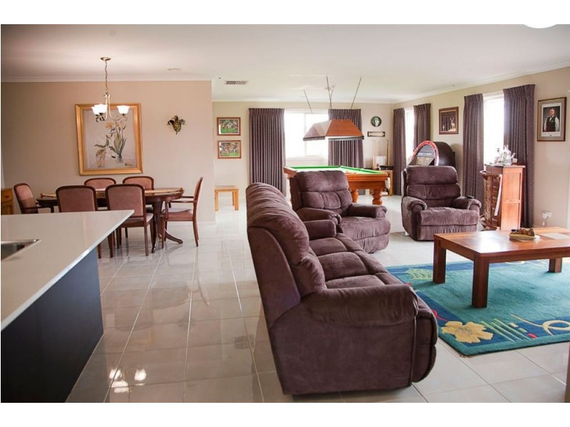 7 Mayfair Drive, Drouin VIC 3818