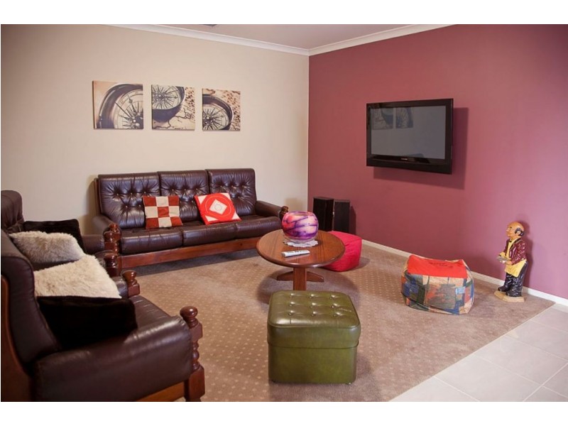 7 Mayfair Drive, Drouin VIC 3818