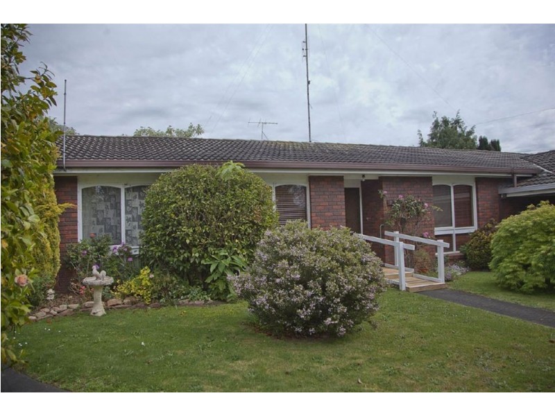 2/6 Bank Place, Drouin VIC 3818