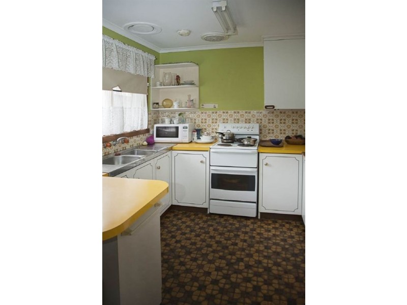 2/6 Bank Place, Drouin VIC 3818