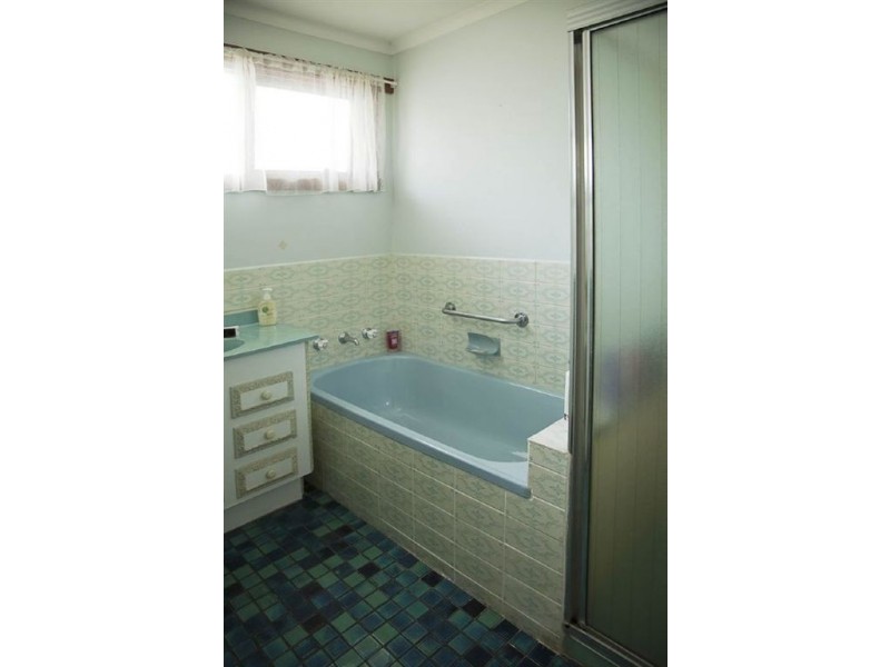 2/6 Bank Place, Drouin VIC 3818