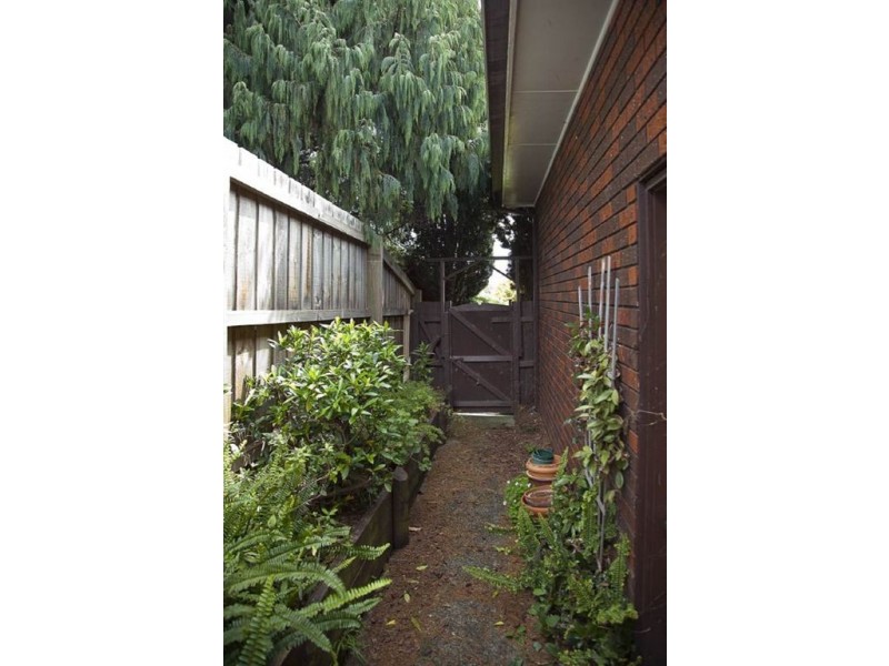 2/6 Bank Place, Drouin VIC 3818