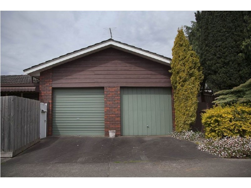 2/6 Bank Place, Drouin VIC 3818