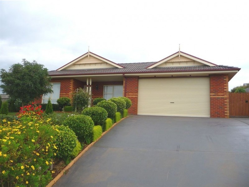 15 Cypress Court, Drouin VIC 3818