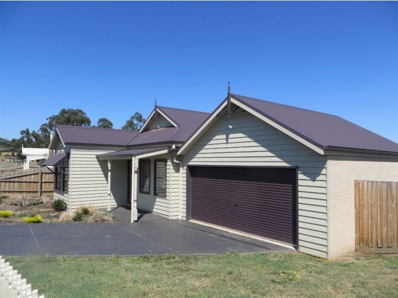 25 Clifford Drive, Drouin VIC 3818