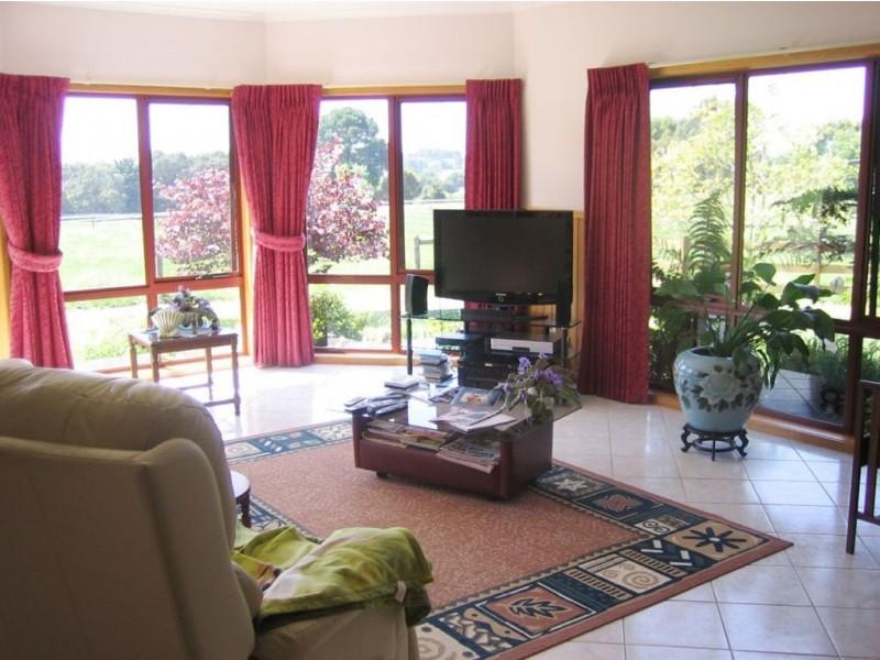 16 Pepperell Drive, Drouin VIC 3818