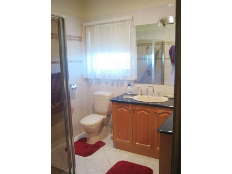 16 Pepperell Drive, Drouin VIC 3818