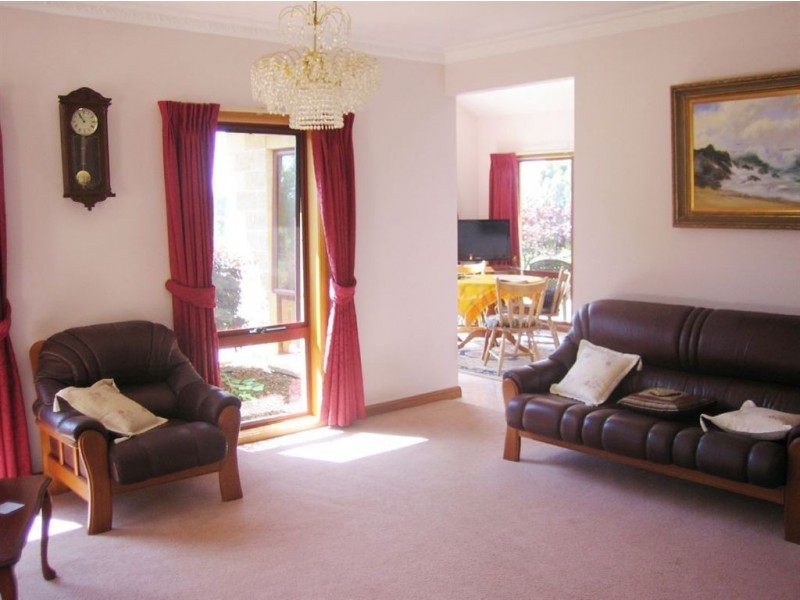 16 Pepperell Drive, Drouin VIC 3818