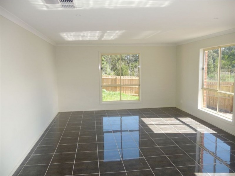 18 Holland Street, Drouin VIC 3818