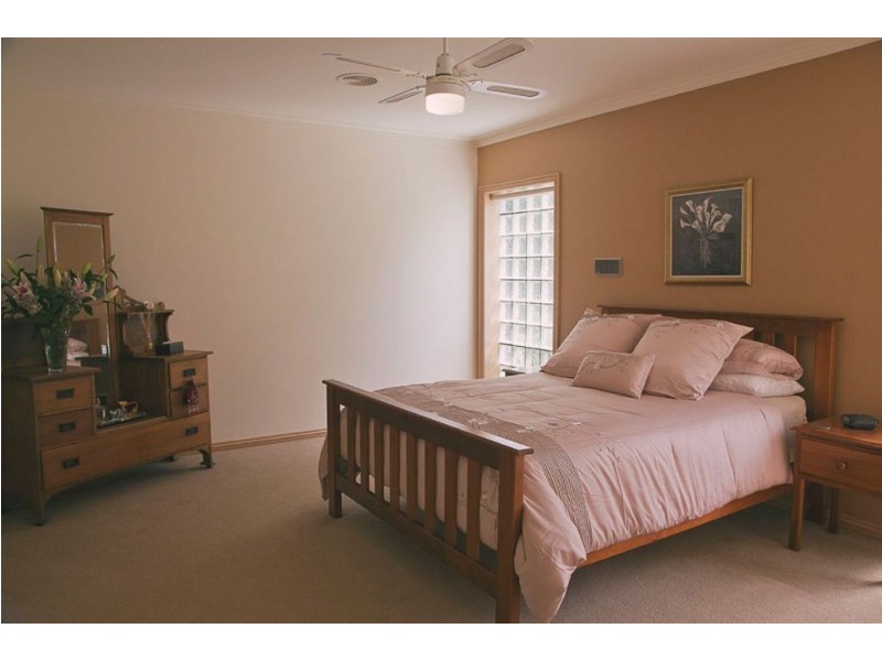 11 Greenland Drive, Drouin VIC 3818
