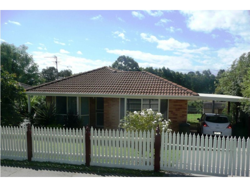 13 Walker Drive, Drouin VIC 3818