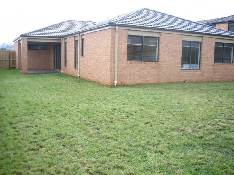 73 Cook Street, Drouin VIC 3818