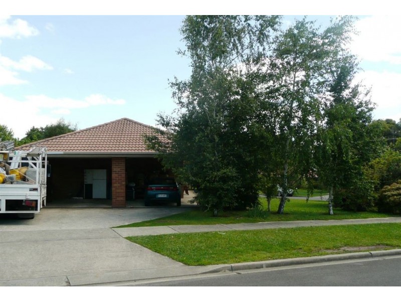 5 Adam Court, Drouin VIC 3818